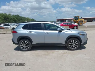 2024 Toyota Corolla Cross XLE с VIN 7MUEAABG9RV080854, выставлен на аукционе IAAI как лот 42532954 с пробегом 32 447 миль миль и . История ставок и продаж доступна на DreamBid. Изображение 13.