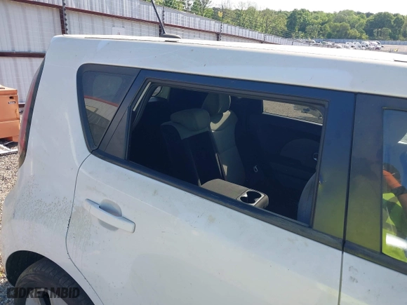2014 Kia Soul with VIN KNDJN2A21E7056478, listed as a IAAI auction lot 42016501 with 203,500 mi miles. Bid and sale history available at carsss.com. Image 6.