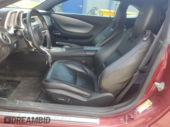 2010 Chevrolet Camaro 2SS z VIN 2G1FK1EJ9A9166335, wystawiony jako Copart lot #54529445 z przebiegiem 75 407 mil mil oraz Szkody całkowita. Historia ofert i sprzedaży dostępna na DreamBid. Obrazek 7.