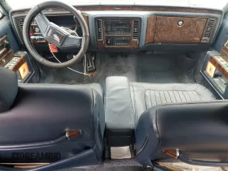 1990 Cadillac Brougham z VIN 1G6DW5472LR719564, wystawiony jako Copart lot #71634744 z przebiegiem Nie podano mil oraz Tytuł czysty. Historia ofert i sprzedaży dostępna na DreamBid. Obrazek 8.