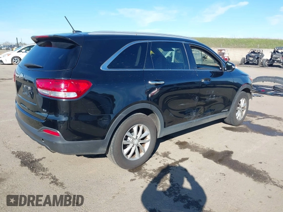 2016 Kia Sorento LX with VIN 5XYPGDA5XGG175646, listed as a IAAI auction lot 41637173 with 186,922 mi miles. Bid and sale history available at carsss.com. Image 4.