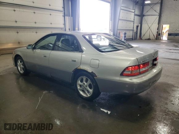 2001 Lexus ES 300 with VIN JT8BF28GX10342284, listed as a Copart auction lot 50075685 with 208,211 mi miles and Salvage Title. Bid and sale history available at DreamBid. Image 2.