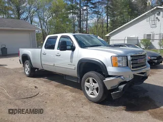 2014 GMC Sierra 2500HD SLT z VIN 1GT121C87EF192186, wystawiony jako IAAI lot #42112685 z przebiegiem 114 626 mil mil oraz . Historia ofert i sprzedaży dostępna na DreamBid. Obrazek 1.