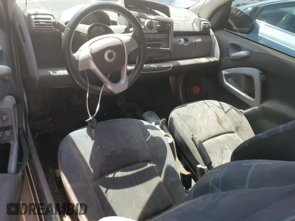 2010 Smart fortwo Pure с VIN WMEEJ3BA1AK360041, выставлен на аукционе Copart как лот 59594055 с пробегом Не указан миль и Списание • Salvage title. История ставок и продаж доступна на DreamBid. Изображение 8.