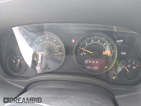 2016 Jeep Patriot Latitude z VIN 1C4NJRFB0GD814670, wystawiony jako IAAI lot #42638264 z przebiegiem 125 190 mil mil oraz . Historia ofert i sprzedaży dostępna na DreamBid. Obrazek 7.