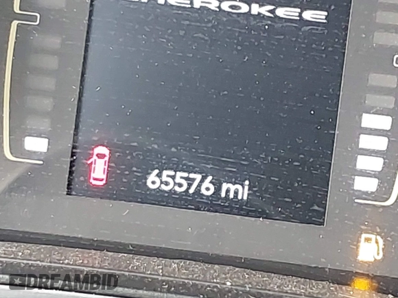 2019 Jeep Cherokee Latitude z VIN 1C4PJLCB2KD455843, wystawiony jako IAAI lot #42779247 z przebiegiem 65 576 mil mil oraz . Historia ofert i sprzedaży dostępna na DreamBid. Obrazek 16.