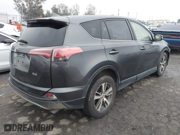 2018 Toyota RAV4 XLE z VIN JTMWFREV4JJ188776, wystawiony jako IAAI lot #41525603 z przebiegiem 110 743 mil mil oraz . Historia ofert i sprzedaży dostępna na DreamBid. Obrazek 4.
