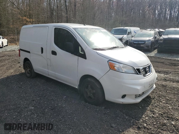 2015 Nissan NV200 S z VIN 3N6CM0KN8FK696261, wystawiony jako Copart lot #50001695 z przebiegiem Nie podano mil oraz Szkoda całkowita • Salvage title. Historia ofert i sprzedaży dostępna na DreamBid. Obrazek 4.