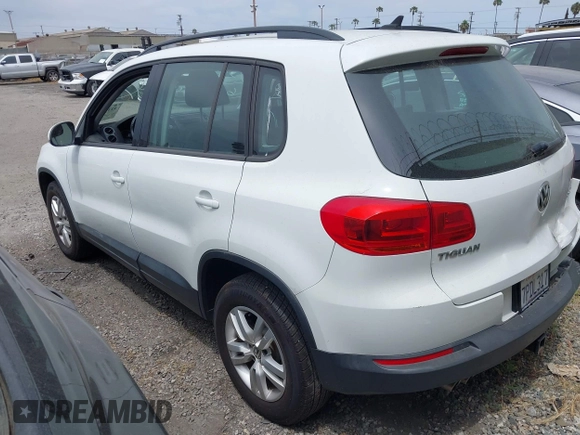 2015 Volkswagen Tiguan S z VIN WVGAV7AX7FW564563, wystawiony jako IAAI lot #42369715 z przebiegiem 27 976 mil mil oraz . Historia ofert i sprzedaży dostępna na DreamBid. Obrazek 3.