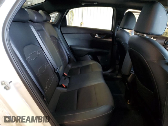 2021 Kia Forte GT-Line with VIN 3KPF34ADXME391505, listed as a Copart auction lot 61455975 with 32,718 mi miles and Salvage title. Bid and sale history available at DreamBid. Image 10.