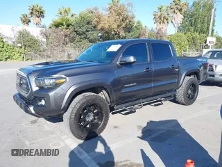 2020 Toyota Tacoma SR5 z VIN 3TMCZ5AN9LM296826, wystawiony jako IAAI lot #42533149 z przebiegiem 72 375 mil mil oraz . Historia ofert i sprzedaży dostępna na DreamBid. Obrazek 17.