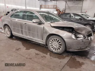 2008 Volvo S80 3.2L with VIN YV1AS982081061079, listed as a IAAI auction lot 41556443 with 188,264 mi miles. Bid and sale history available at carsss.com. Image 1.