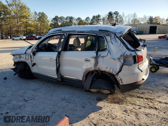 2014 Volkswagen Tiguan SE z VIN WVGAV3AX1EW523157, wystawiony jako Copart lot #82111894 z przebiegiem 103 172 mil mil oraz Szkoda całkowita • Salvage title. Historia ofert i sprzedaży dostępna na DreamBid. Obrazek 2.