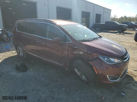 2017 Chrysler Pacifica Touring-L with VIN 2C4RC1BG5HR785101, listed as a Copart auction lot 46224715 with 95,839 mi miles and Salvage Title. Bid and sale history available at carsss.com. Image 4.
