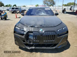 2023 BMW i7 xDrive60 z VIN WBY53EJ01PCN52638, wystawiony jako Copart lot #67345074 z przebiegiem 13 995 mil mil oraz Szkody całkowita. Historia ofert i sprzedaży dostępna na DreamBid. Obrazek 5.