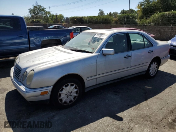 1999 Mercedes-Benz E-Class with VIN WDBJF65H3XA882627, listed as a Copart auction lot 72476674 with 187,656 mi miles and Salvage Title. Bid and sale history available at carsss.com. Image 1.