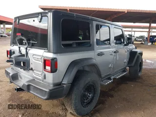 2020 Jeep Wrangler Unlimited Sport S z VIN 1C4HJXDN8LW126929, wystawiony jako IAAI lot #41949281 z przebiegiem 111 085 mil mil oraz . Historia ofert i sprzedaży dostępna na DreamBid. Obrazek 4.
