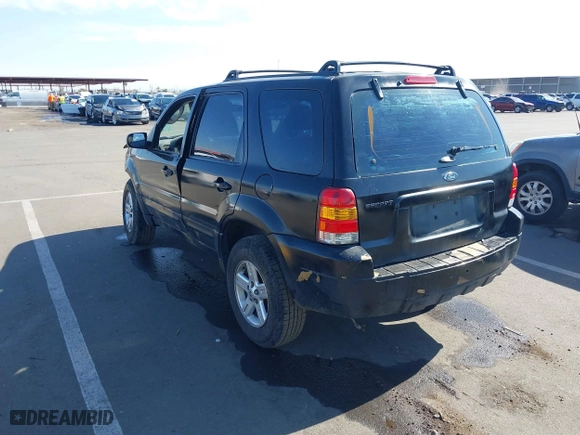 2007 Ford Escape XLS with VIN 1FMYU02Z57KA51068, listed as a IAAI auction lot 39417911 with 1 mi miles. Bid and sale history available at carsss.com. Image 3.