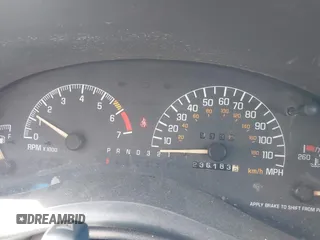 2003 Pontiac Grand Prix SE z VIN 1G2WK52J93F126127, wystawiony jako IAAI lot #42078346 z przebiegiem 236 183 mil mil oraz . Historia ofert i sprzedaży dostępna na DreamBid. Obrazek 7.