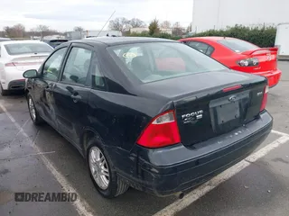 2005 Ford Focus S with VIN 1FAFP34N75W304479, listed as a IAAI auction lot 41117405 with 234,312 mi miles. Bid and sale history available at carsss.com. Image 3.