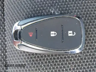 2023 Chevrolet Traverse LT Cloth z VIN 1GNERGKW5PJ298370, wystawiony jako IAAI lot #42435055 z przebiegiem Nie podano mil oraz . Historia ofert i sprzedaży dostępna na DreamBid. Obrazek 11.