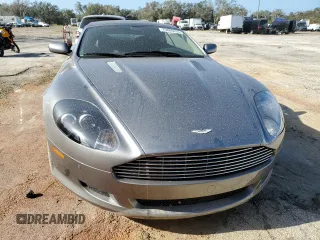 2007 Aston Martin DB9 z VIN SCFAD02A47GB07685, wystawiony jako Copart lot #75868414 z przebiegiem Nie podano mil oraz Szkody całkowita. Historia ofert i sprzedaży dostępna na DreamBid. Obrazek 5.