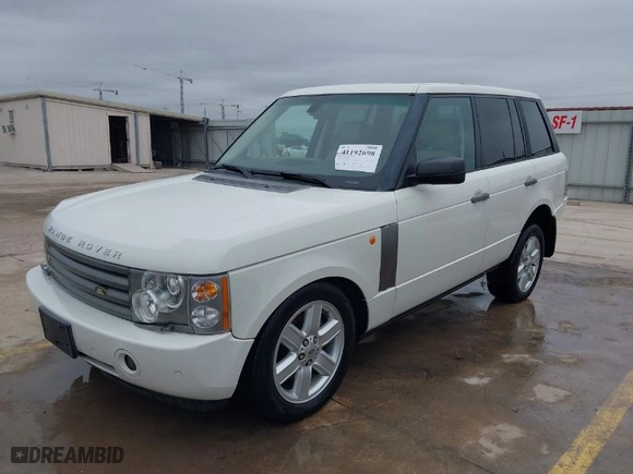 2005 Land Rover Range Rover HSE with VIN SALME11425A188699, listed as a IAAI auction lot 41192698 with 161,020 mi miles. Bid and sale history available at carsss.com. Image 2.