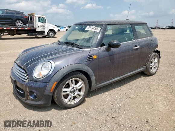 2012 MINI Hardtop z VIN WMWSU3C5XCT261707, wystawiony jako Copart lot #59939565 z przebiegiem 52 509 mil mil oraz Szkoda całkowita • Salvage title. Historia ofert i sprzedaży dostępna na DreamBid. Obrazek 1.