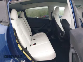 2023 Tesla Model Y Long Range z VIN 7SAYGDEE6PF603981, wystawiony jako IAAI lot #42133348 z przebiegiem 28 566 mil mil oraz . Historia ofert i sprzedaży dostępna na DreamBid. Obrazek 8.