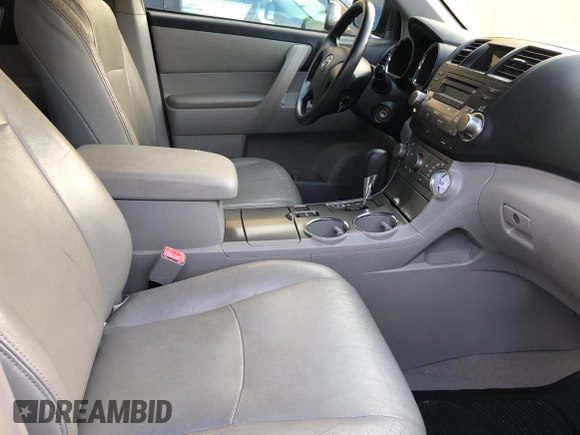 2010 Toyota Highlander with VIN 5TDZK3EH1AS010097, listed as a Copart auction lot 82418184 with 228,242 mi miles and Clean title. Bid and sale history available at DreamBid. Image 5.