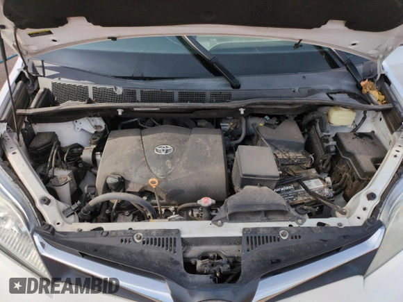 2018 Toyota Sienna LE Auto Access Seat with VIN 5TDKZ3DC8JS914225, listed as a Copart auction lot 60652575 with 66,303 mi miles and Salvage title. Bid and sale history available at DreamBid. Image 12.
