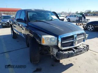 2005 Dodge Dakota SLT z VIN 1D7HE48N15S271078, wystawiony jako IAAI lot #41666707 z przebiegiem 164 180 mil mil oraz . Historia ofert i sprzedaży dostępna na DreamBid. Obrazek 1.