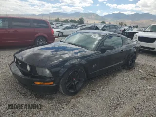 2005 Ford Mustang GT Deluxe z VIN 1ZVHT82H455226187, wystawiony jako Copart lot #63857385 z przebiegiem 191 664 mil mil oraz Szkoda całkowita • Salvage title. Historia ofert i sprzedaży dostępna na DreamBid. Obrazek 1.