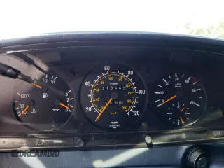 1983 Mercedes-Benz 300 D z VIN WDBAB33AXDB031298, wystawiony jako Copart lot #53799325 z przebiegiem 315 445 mil mil oraz Szkoda całkowita • Salvage title. Historia ofert i sprzedaży dostępna na DreamBid. Obrazek 9.