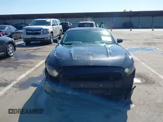 2015 Ford Mustang EcoBoost z VIN 1FA6P8TH4F5377048, wystawiony jako IAAI lot #42234256 z przebiegiem 160 455 mil mil oraz . Historia ofert i sprzedaży dostępna na DreamBid. Obrazek 13.
