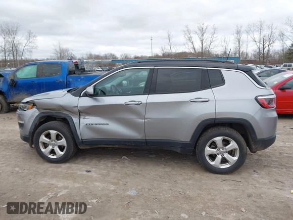 2018 Jeep Compass Latitude with VIN 3C4NJDBB1JT303009, listed as a IAAI auction lot 42012766 with 161,463 mi miles. Bid and sale history available at carsss.com. Image 14.