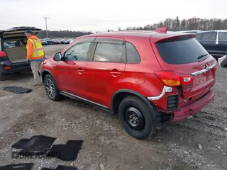 2019 Mitsubishi Outlander ES z VIN JA4AR3AU9KU025952, wystawiony jako IAAI lot #40968572 z przebiegiem 81 620 mil mil oraz . Historia ofert i sprzedaży dostępna na DreamBid. Obrazek 3.