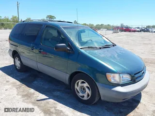 1998 Toyota Sienna LE with VIN 4T3ZF13C0WU038446, listed as a IAAI auction lot 42038331 with 228,832 mi miles. Bid and sale history available at carsss.com. Image 1.