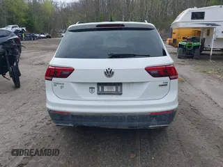 2018 Volkswagen Tiguan SEL z VIN 3VV2B7AX5JM164450, wystawiony jako IAAI lot #42191718 z przebiegiem 68 556 mil mil oraz . Historia ofert i sprzedaży dostępna na DreamBid. Obrazek 16.