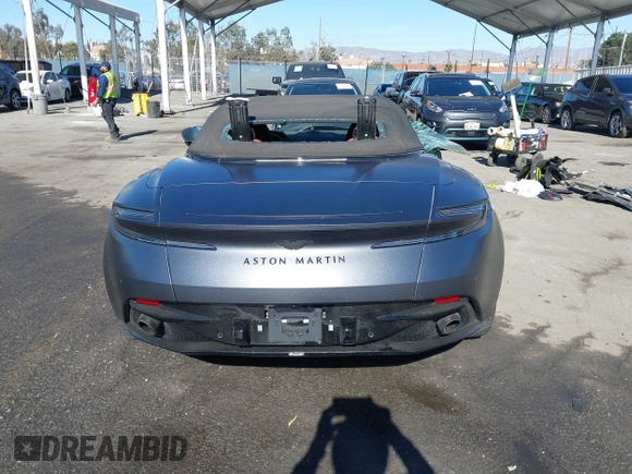 2024 Aston Martin DB12 z VIN SCFRMFGWXRGM13607, wystawiony jako IAAI lot #41380304 z przebiegiem Nie podano mil oraz . Historia ofert i sprzedaży dostępna na DreamBid. Obrazek 16.