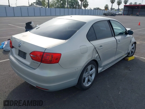 2011 Volkswagen Jetta SE with VIN 3VWDZ7AJ3BM369312, listed as a IAAI auction lot 42044977 with 107,695 mi miles and . Bid and sale history available at DreamBid. Image 4.