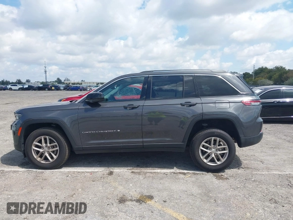 2024 Jeep Grand Cherokee Altitude z VIN 1C4RJHAG7RC703637, wystawiony jako IAAI lot #42046042 z przebiegiem 11 280 mil mil oraz . Historia ofert i sprzedaży dostępna na DreamBid. Obrazek 14.