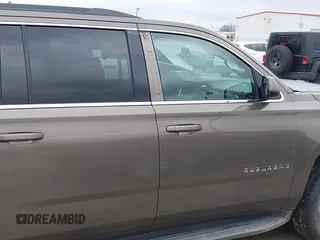2015 Chevrolet Suburban LT z VIN 1GNSCJKC6FR675585, wystawiony jako IAAI lot #41510570 z przebiegiem 156 818 mil mil oraz . Historia ofert i sprzedaży dostępna na DreamBid. Obrazek 17.