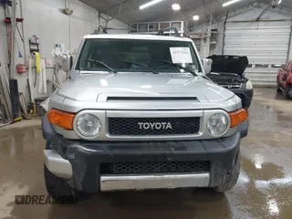2007 Toyota FJ Cruiser with VIN JTEBU11F470035202, listed as a IAAI auction lot 41972066 with 241,021 mi miles. Bid and sale history available at carsss.com. Image 12.