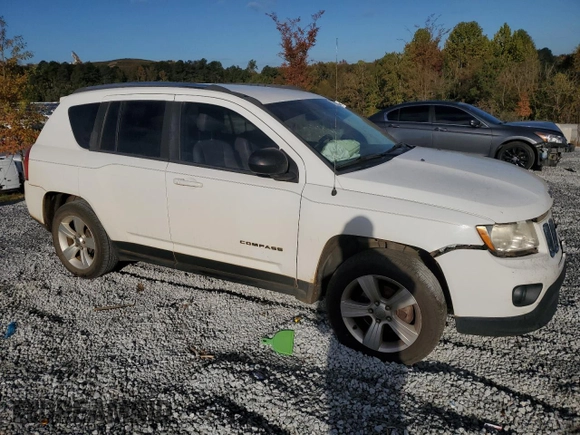 2012 Jeep Compass Latitude with VIN 1C4NJCEA2CD666392, listed as a Copart auction lot 77044444 with 175,283 mi miles and Salvage Title. Bid and sale history available at DreamBid. Image 4.