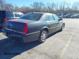 2009 Cadillac DTS 1SA z VIN 1G6KD57Y89U128646, wystawiony jako IAAI lot #40976417 z przebiegiem 167 346 mil mil oraz . Historia ofert i sprzedaży dostępna na DreamBid. Obrazek 4.