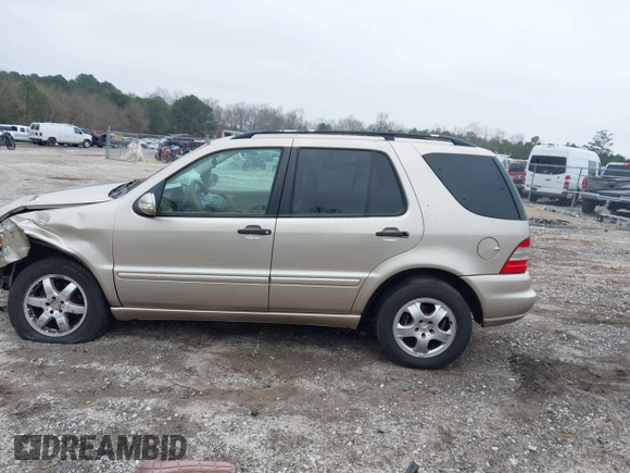 2003 Mercedes-Benz M-Class 3.2L with VIN 4JGAB54E43A383811, listed as a IAAI auction lot 41204136 with 209,327 mi miles. Bid and sale history available at carsss.com. Image 14.
