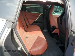 2023 BMW iX M60 z VIN WB533CF02PCL29526, wystawiony jako Copart lot #50676894 z przebiegiem 7865 mil mil oraz . Historia ofert i sprzedaży dostępna na DreamBid. Obrazek 11.