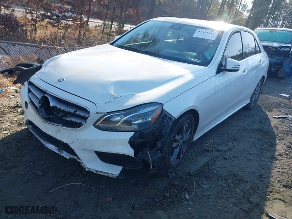 2015 Mercedes-Benz E-Class E 350 Luxury with VIN WDDHF8JB8FB125685, listed as a IAAI auction lot 41411211 with 104,063 mi miles. Bid and sale history available at carsss.com. Image 17.