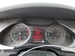 2009 Audi A4 z VIN WAULF68K19N030271, wystawiony jako Copart lot #89369625 z przebiegiem 231 592 mil mil oraz Szkoda całkowita • Salvage title. Historia ofert i sprzedaży dostępna na DreamBid. Obrazek 9.